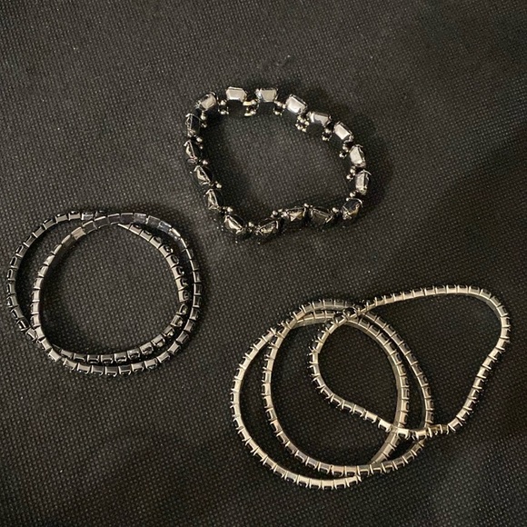 Vintage Set of 6 Various Black Onyx expandable bracelets - Picture 2 of 7